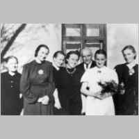 095-0021 Buergermeister Wilhelm Teschner mit Ehefrau Elise, geb. Walter, Toechter v.r. Elfriede,Erika und Helene. Links im Bild Minchen Teschner..jpg